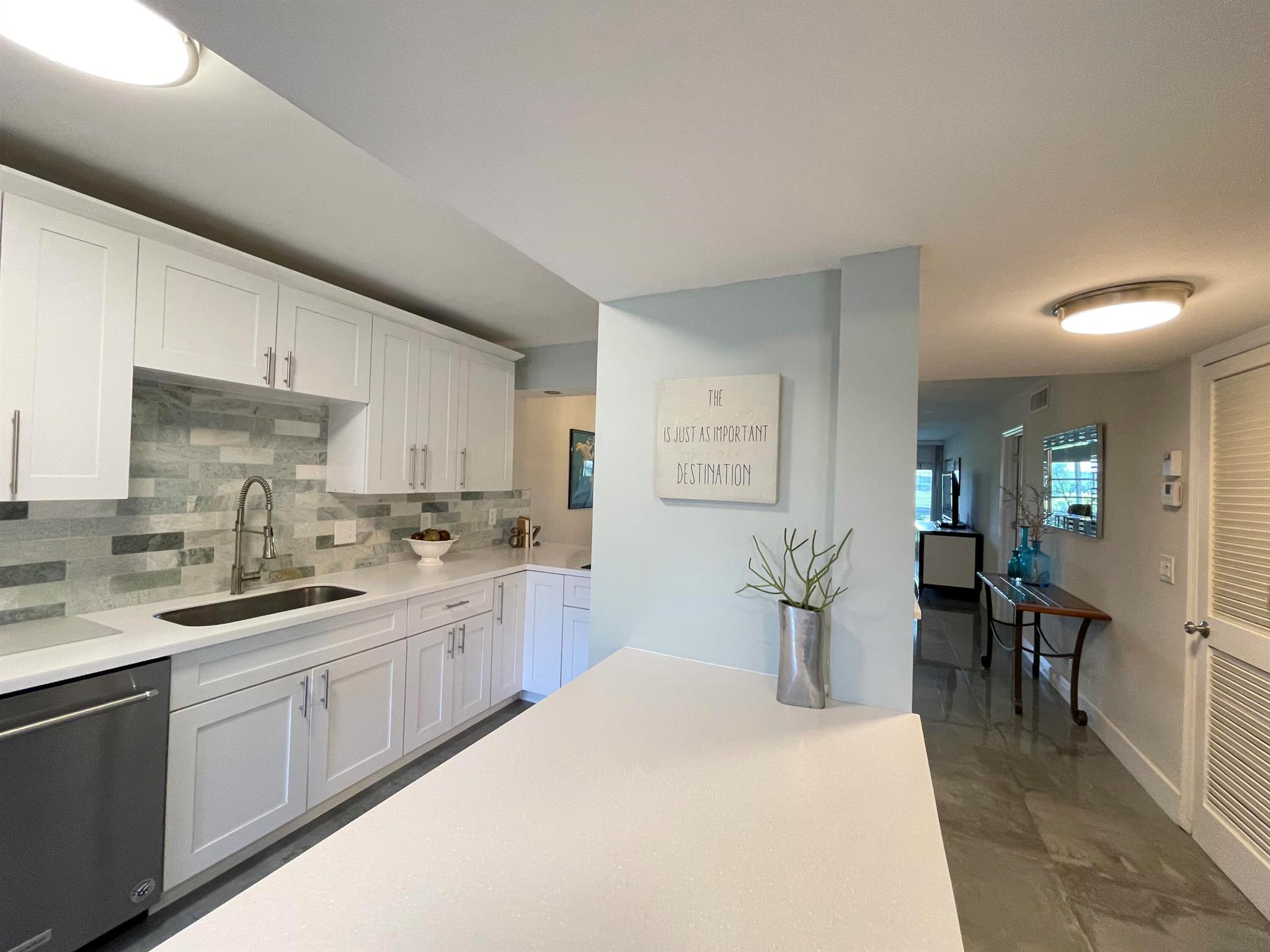 PALM GREENS AT VILLA DEL RAY CONDO II - Residential Lease