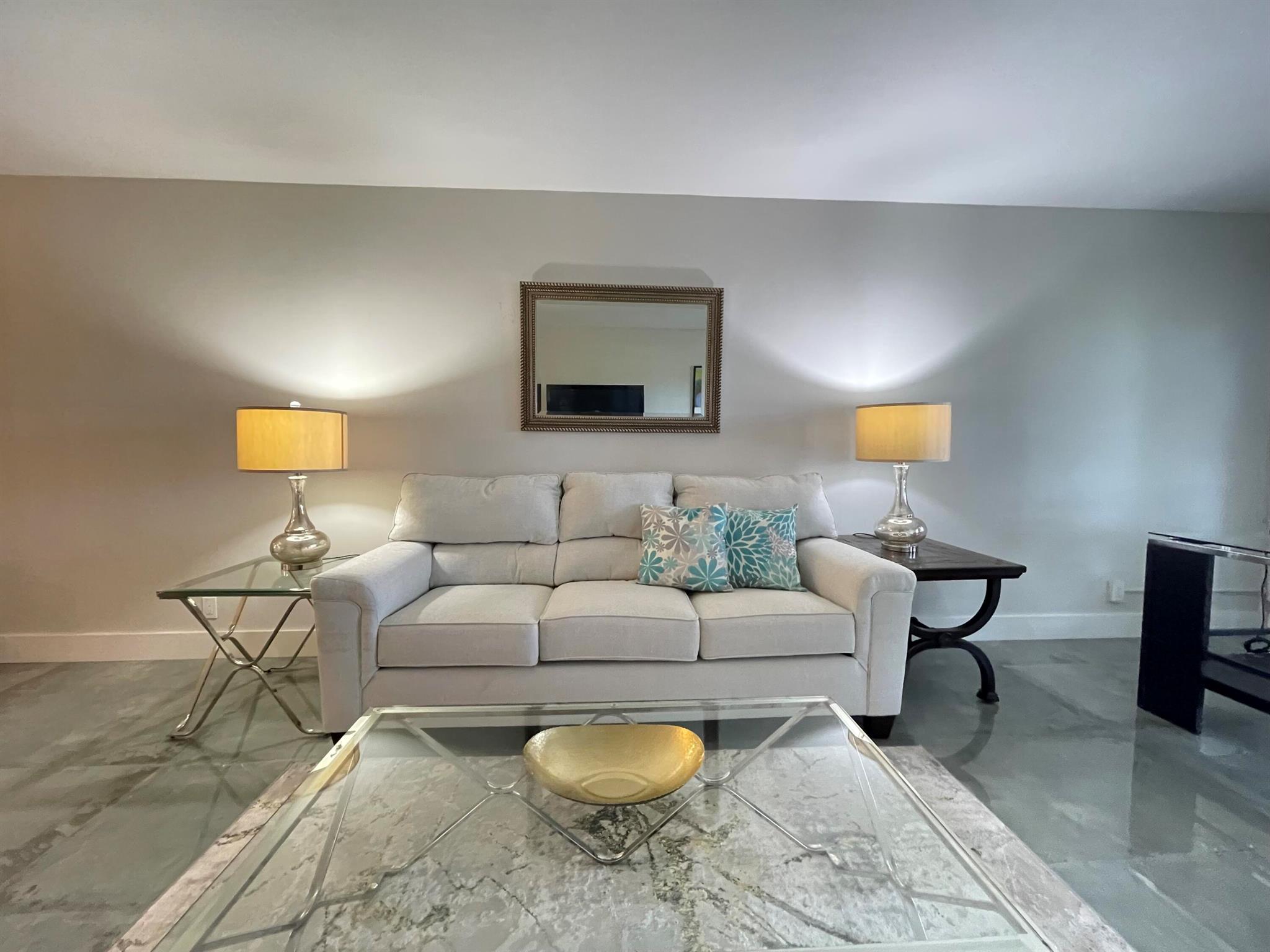 PALM GREENS AT VILLA DEL RAY CONDO II - Residential Lease