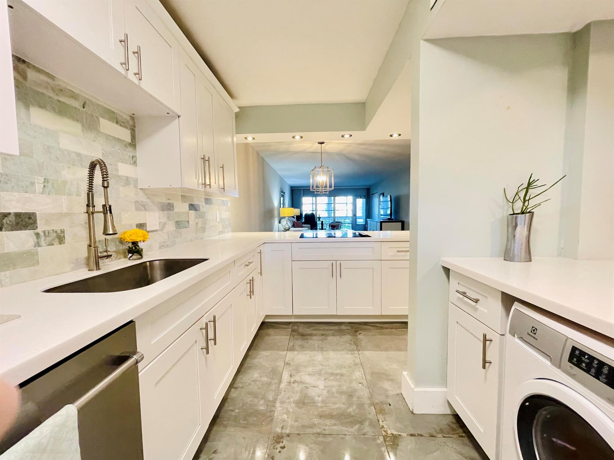 PALM GREENS AT VILLA DEL RAY CONDO II - Residential Lease