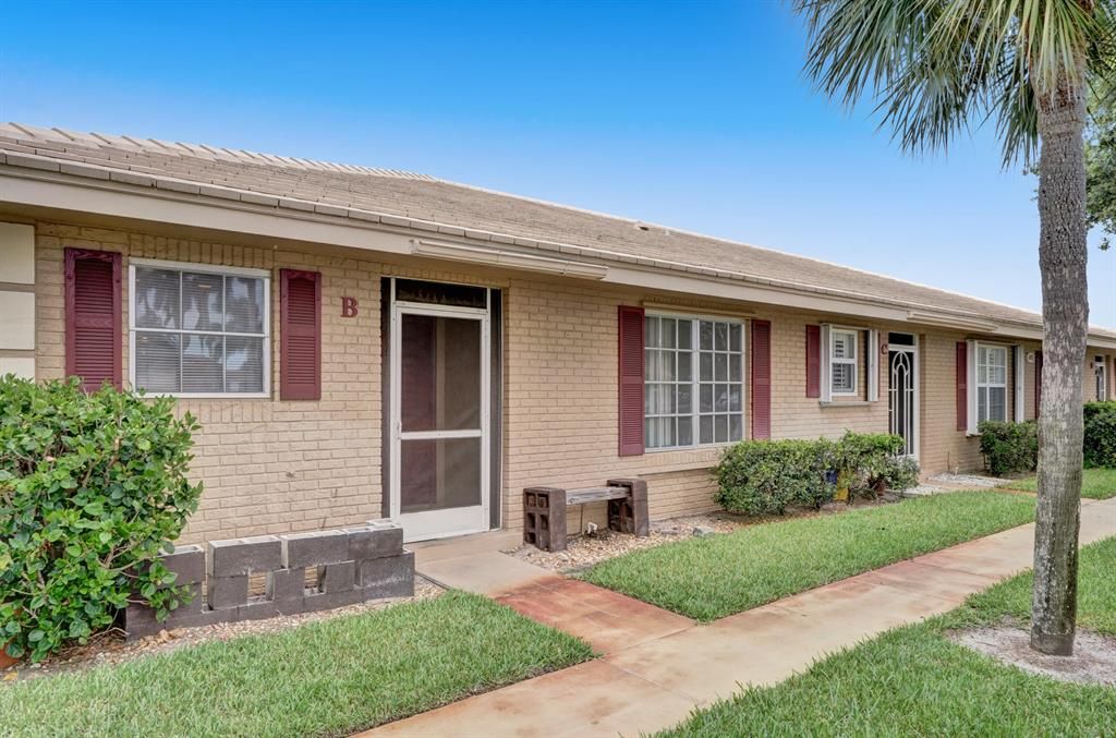 Photo of 1473 SW 27th Avenue #1b, Boynton Beach, FL 33426 (MLS # R10717264)