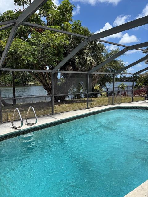 1621 NW 168th Ter Miami FL 33169