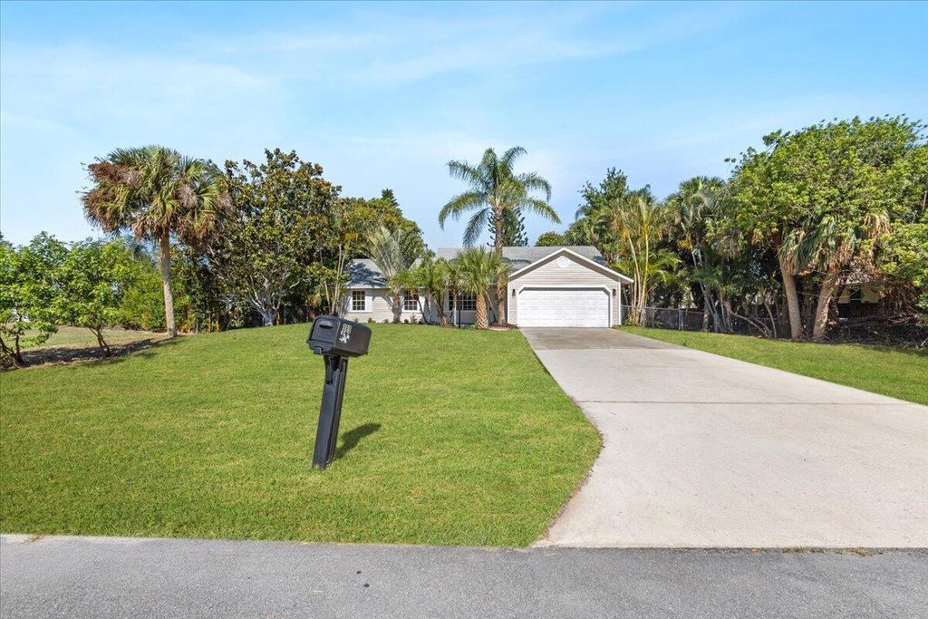 Photo of 1000 Carnation Drive, Sebastian, FL 32958 (MLS # R11011960)