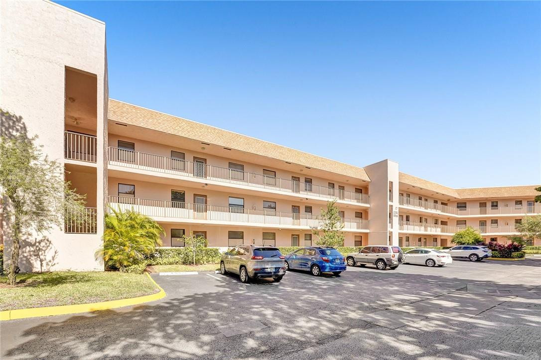 SUNRISE LAKES - Residential