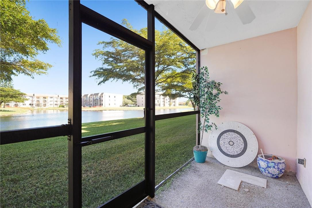 SUNRISE LAKES - Residential