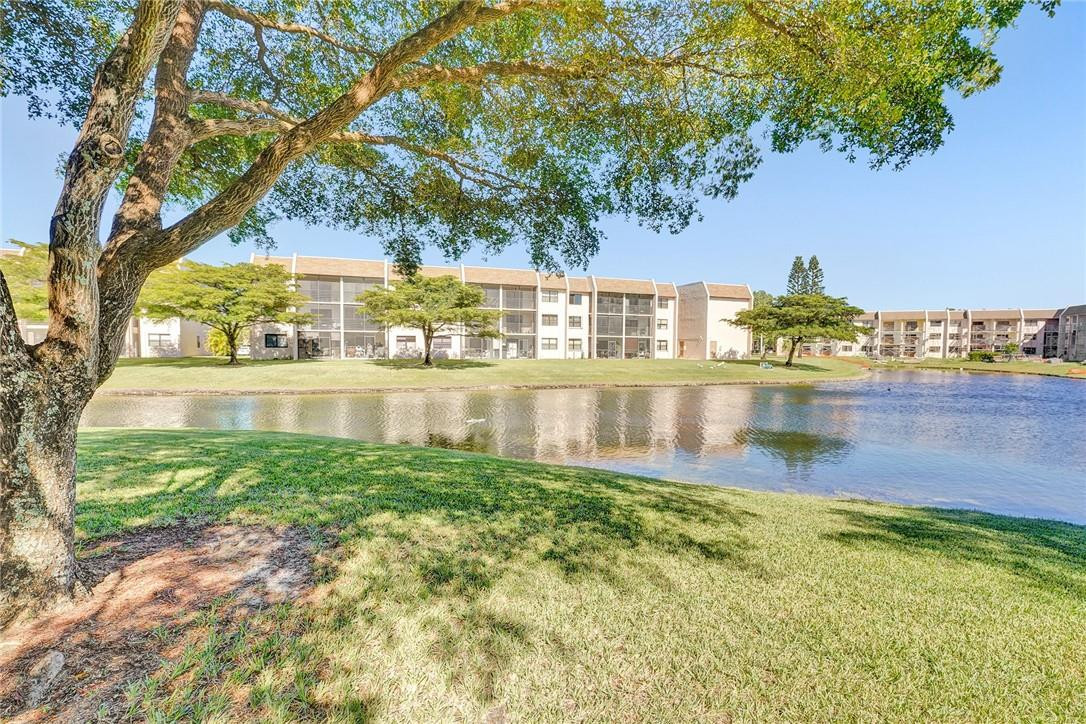 SUNRISE LAKES - Residential