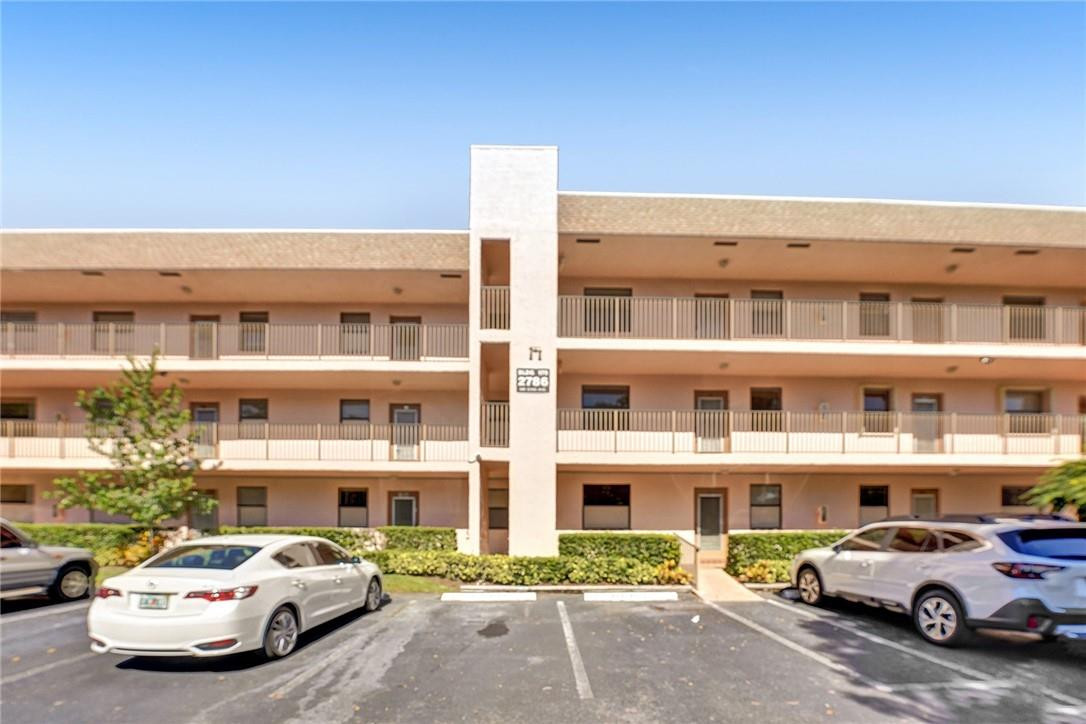 SUNRISE LAKES - Residential