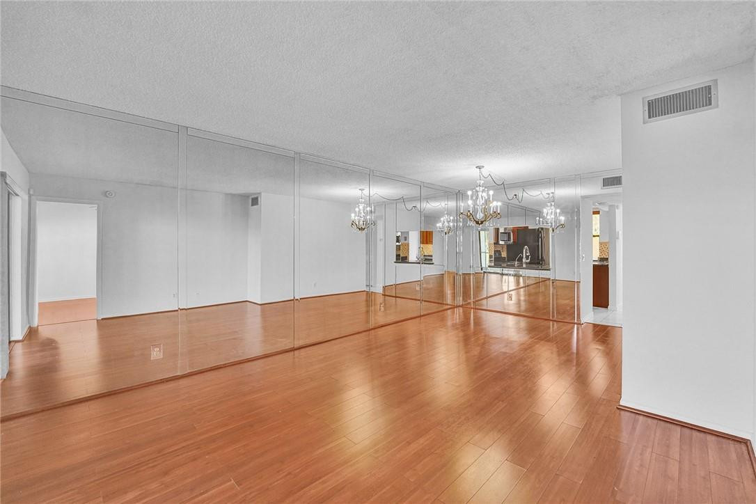 SUNRISE LAKES - Residential