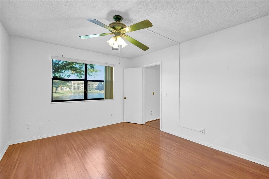 SUNRISE LAKES - Residential