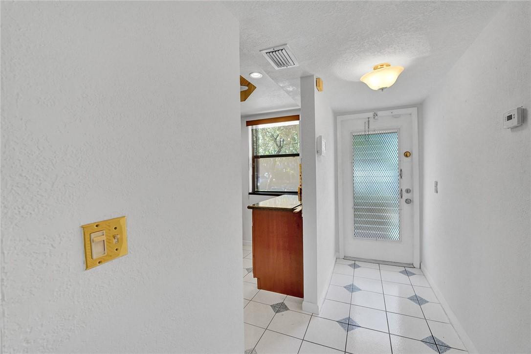 SUNRISE LAKES - Residential