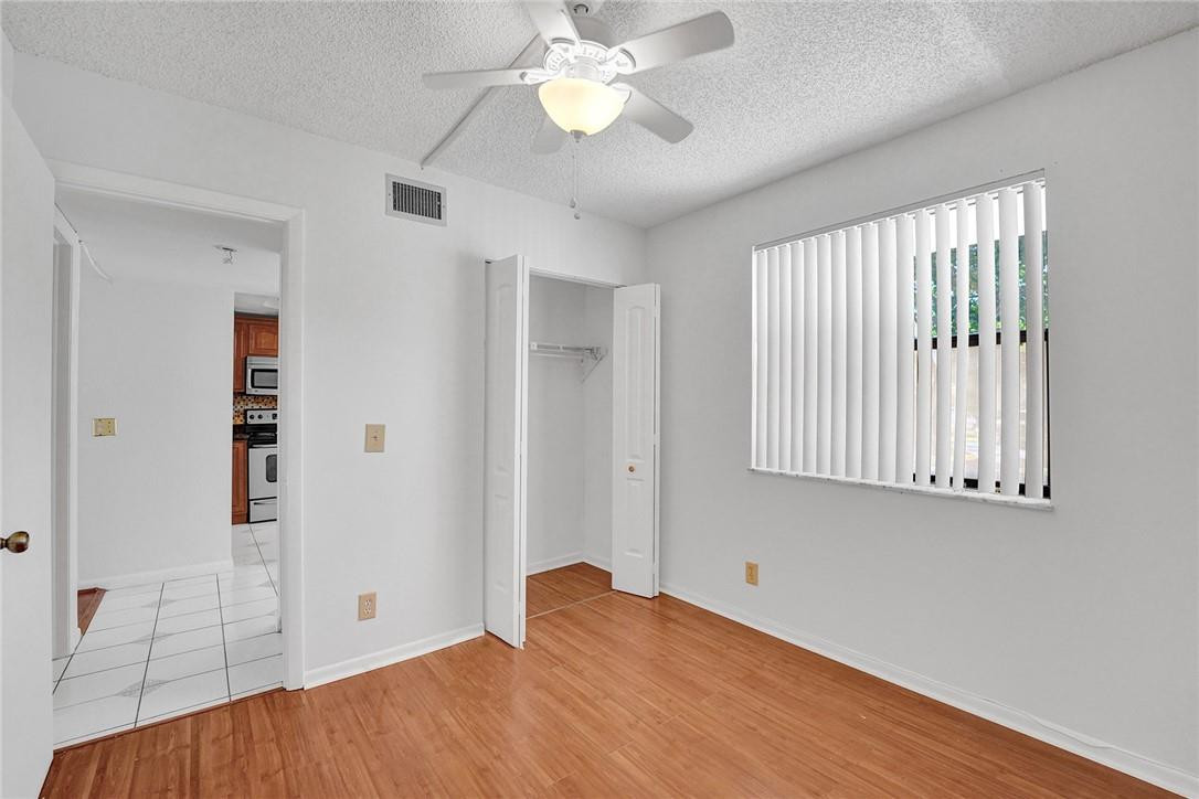 SUNRISE LAKES - Residential