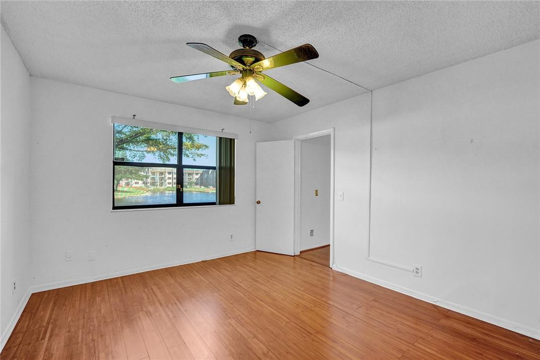 SUNRISE LAKES - Residential