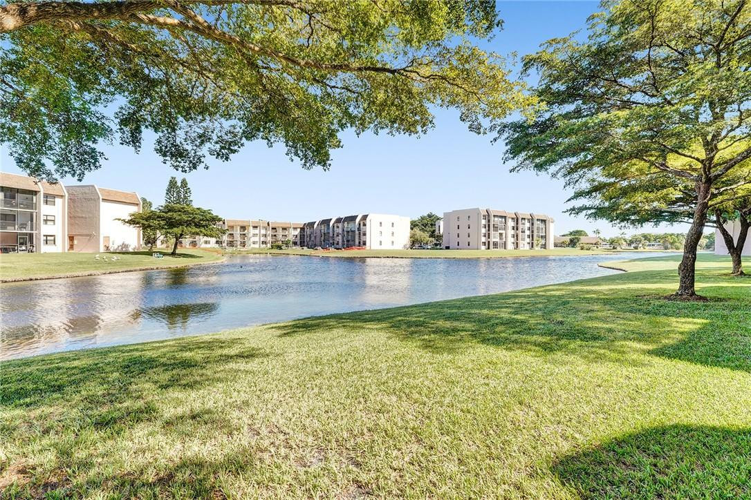 SUNRISE LAKES - Residential