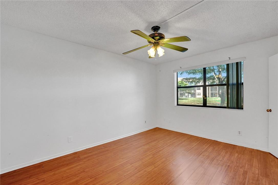 SUNRISE LAKES - Residential