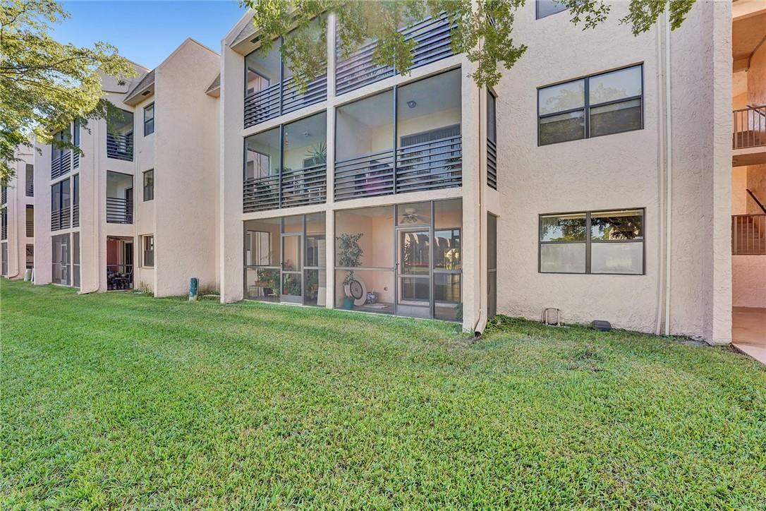 SUNRISE LAKES - Residential