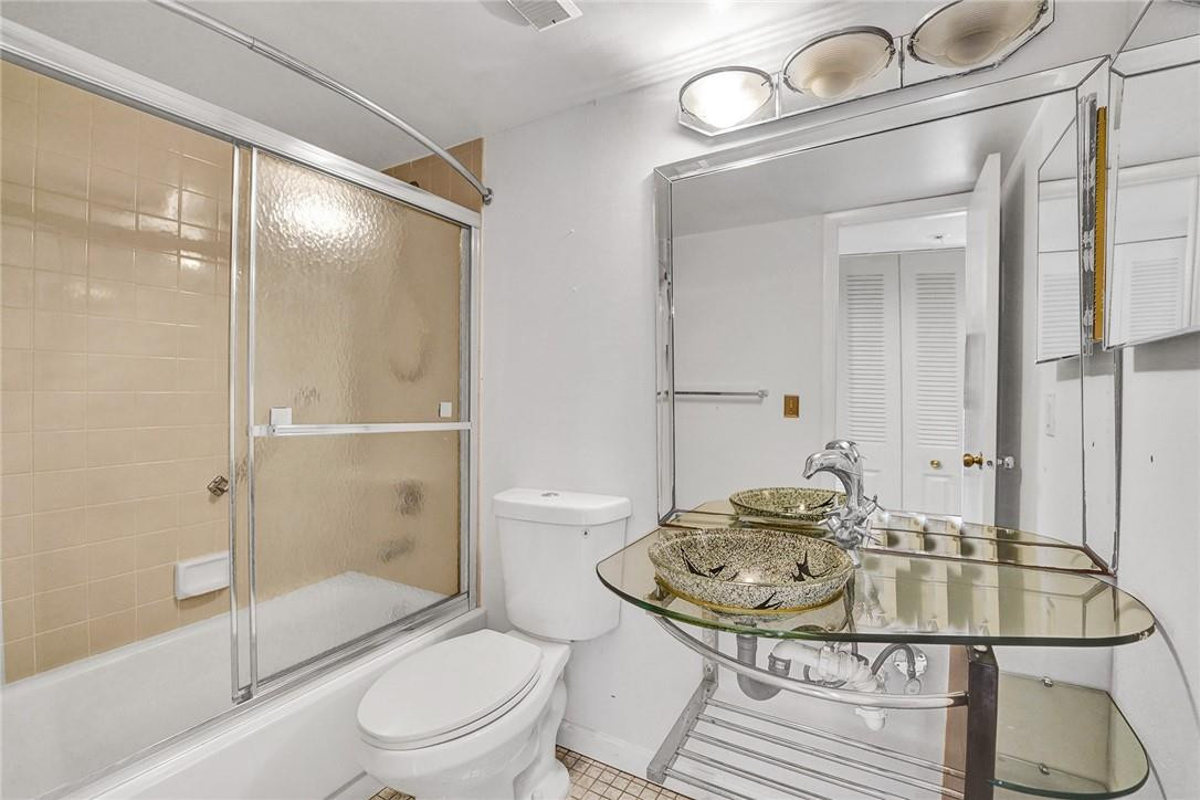 SUNRISE LAKES - Residential