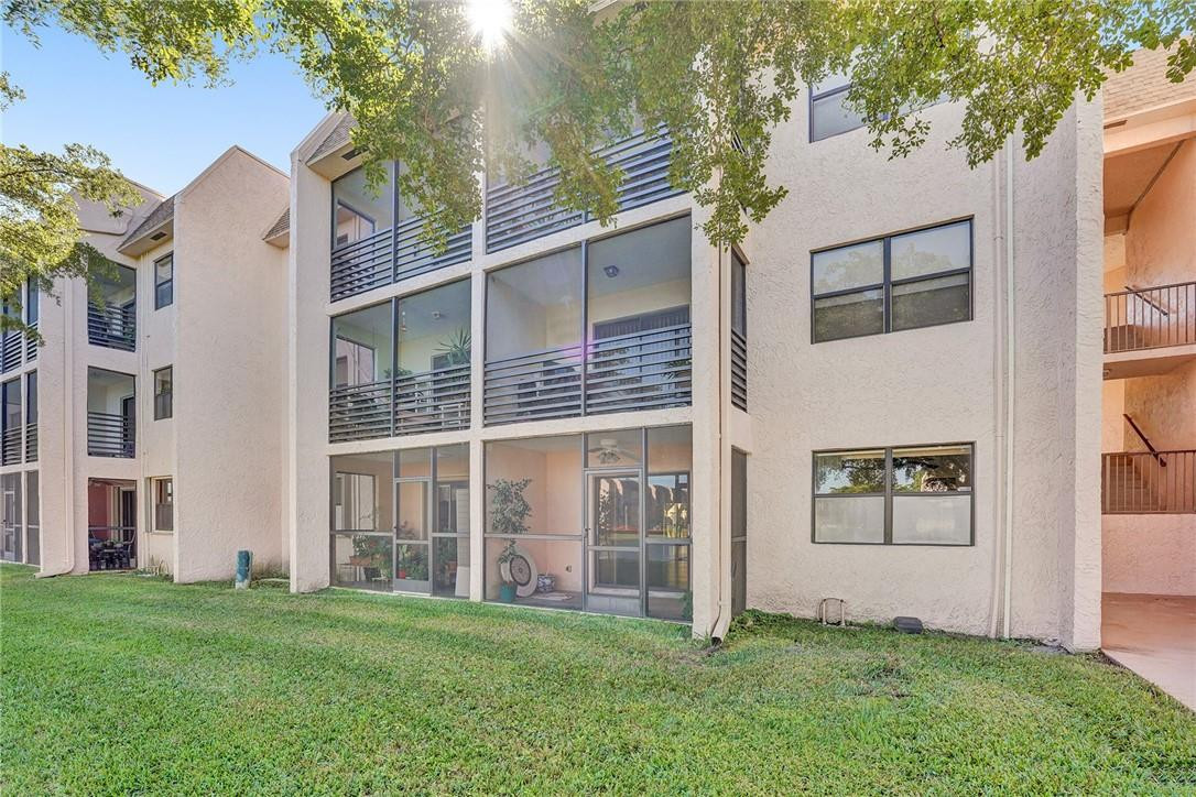 SUNRISE LAKES - Residential