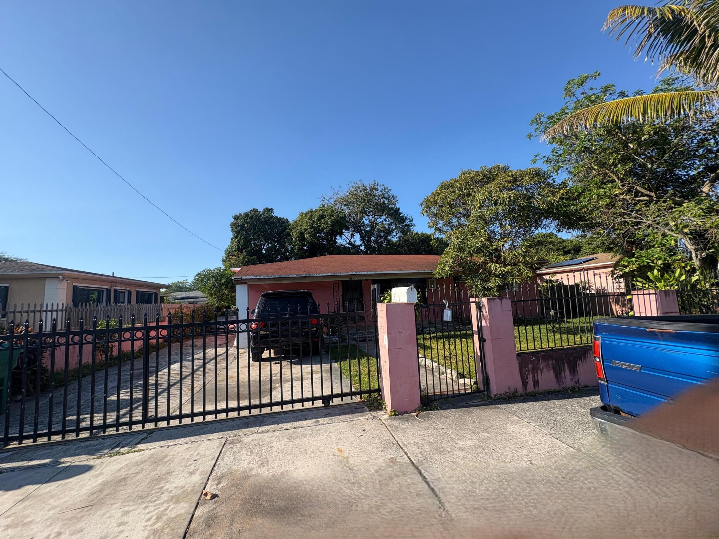 6TH ADDN TO LAWNDALE - Residential