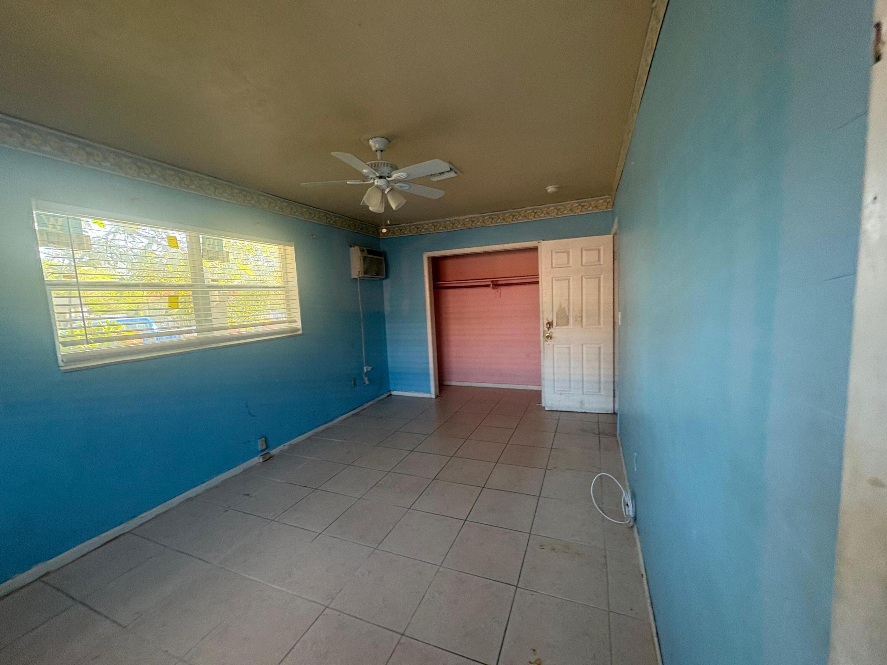 6TH ADDN TO LAWNDALE - Residential