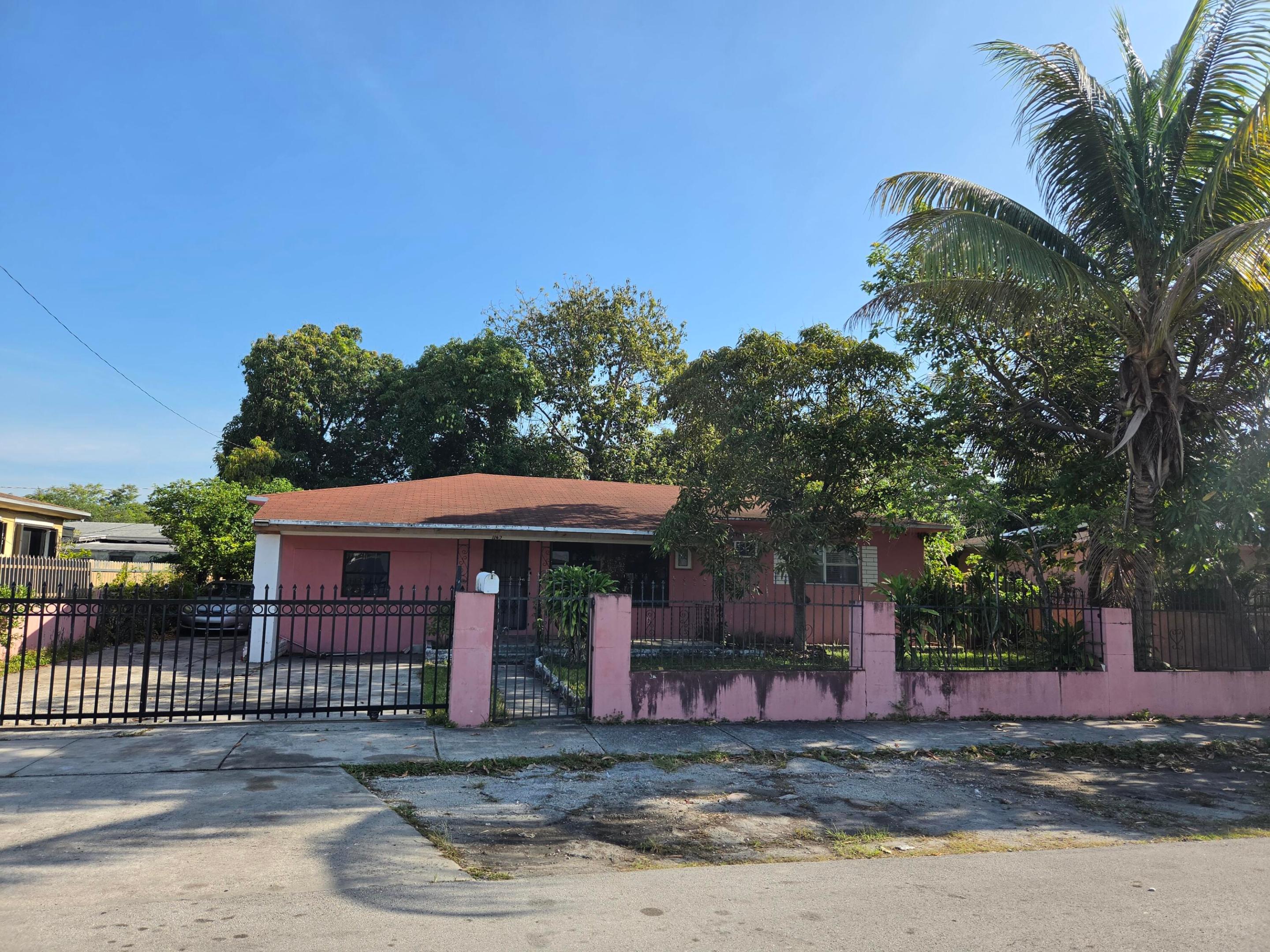 6TH ADDN TO LAWNDALE - Residential