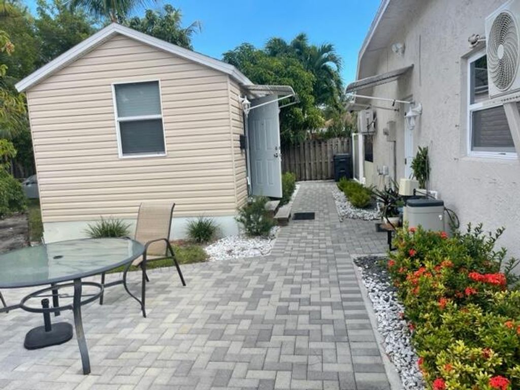 Photo of 2910 Via Vizcaya, Lake Worth, FL 33461 (MLS # R10929472)