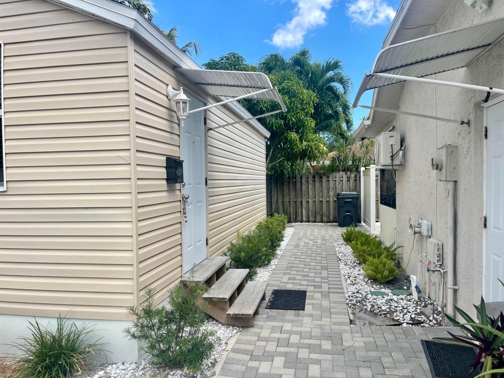 Photo of 2910 Via Vizcaya, Lake Worth, FL 33461 (MLS # R10929472)