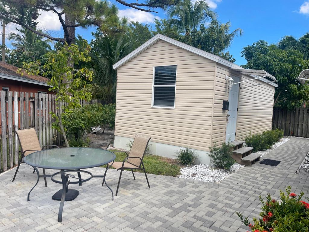 Photo of 2910 Via Vizcaya, Lake Worth, FL 33461 (MLS # R10929472)