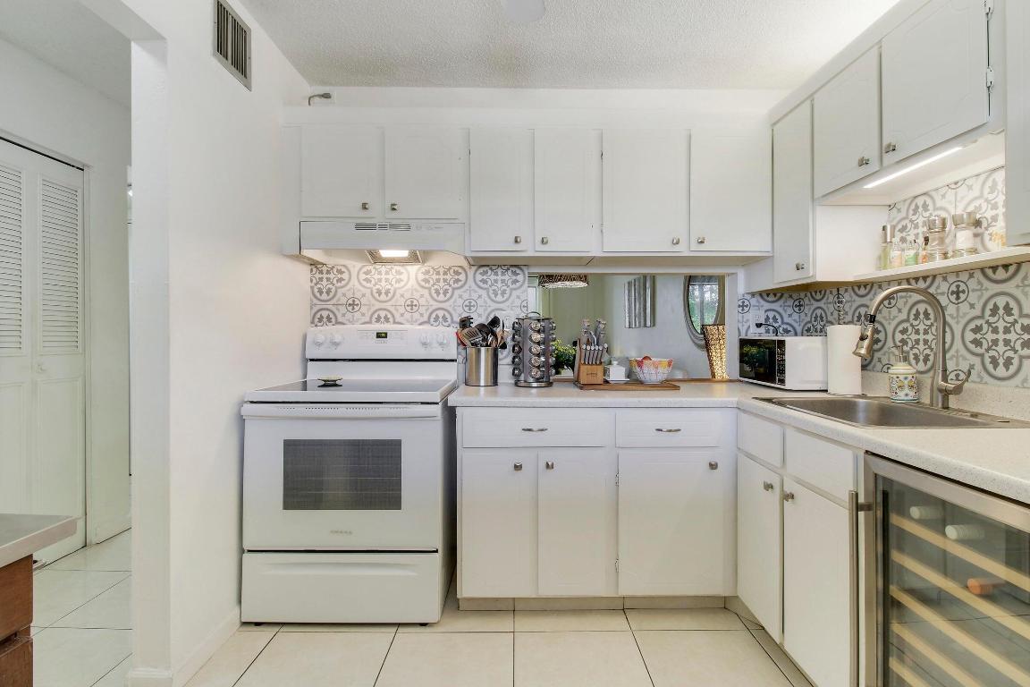 LAKE CLARKE GARDENS CONDO 6 - Residential