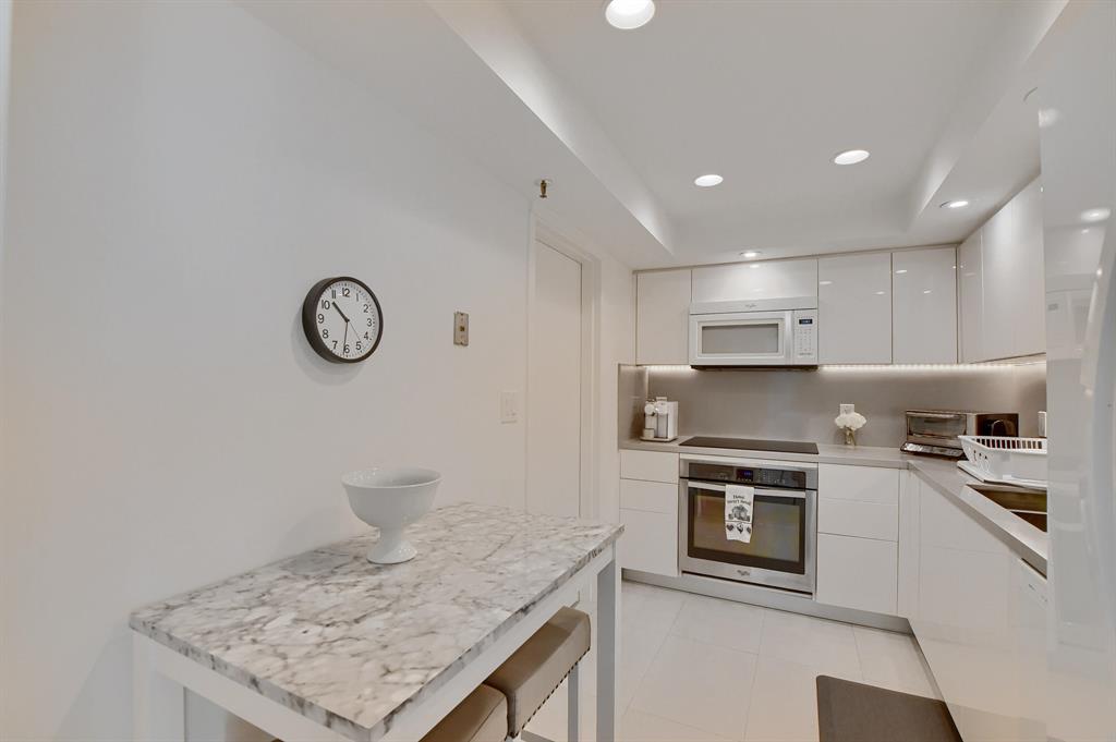 WILLOWWOOD MIDRISE - Residential Lease