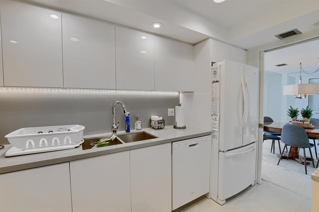 WILLOWWOOD MIDRISE - Residential Lease