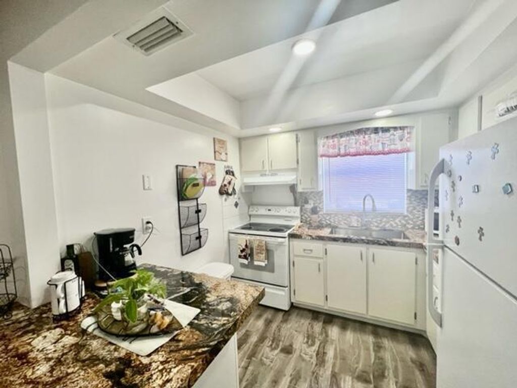 Photo of 2546 Dudley Drive E #H, West Palm Beach, FL 33415 (MLS # R11163126)