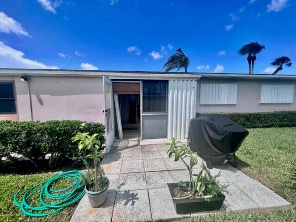 Photo of 2546 Dudley Drive E #H, West Palm Beach, FL 33415 (MLS # R11163126)