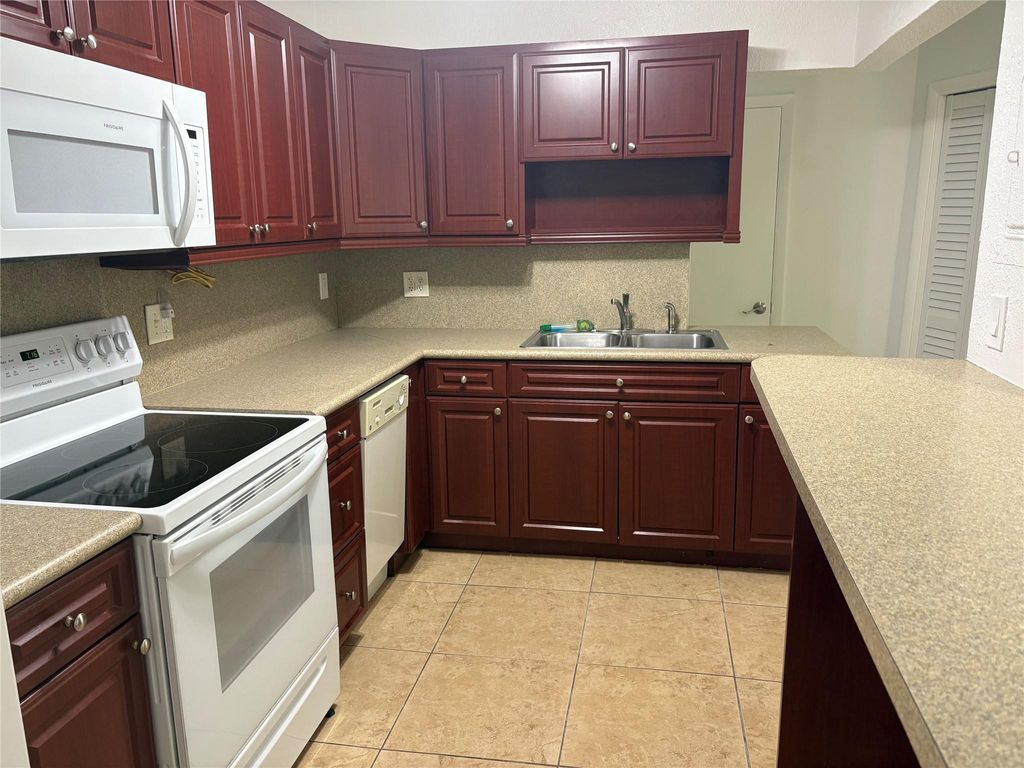 Photo of 200 SW 9th Street #6, Fort Lauderdale, FL 33315 (MLS # F10496619)
