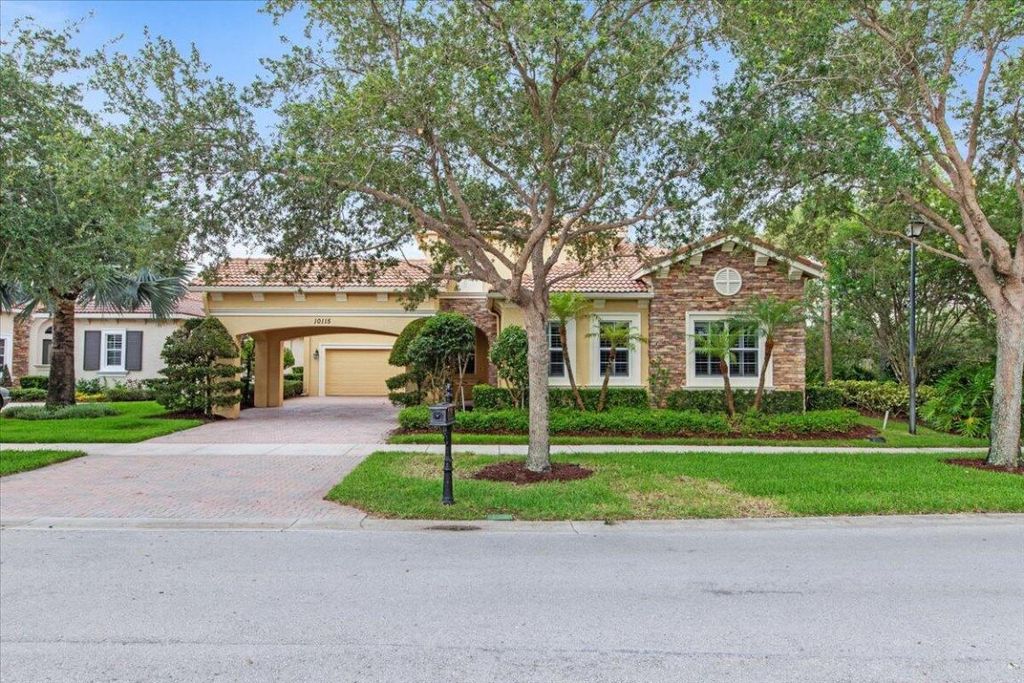 Photo of 10115 SW Nuova Way, Port Saint Lucie, FL 34986 (MLS # R10994976)