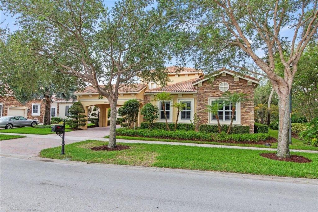 Photo of 10115 SW Nuova Way, Port Saint Lucie, FL 34986 (MLS # R10994976)