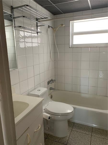 View photos, virtual tours, details... 525 MERIDIAN Avenue 306