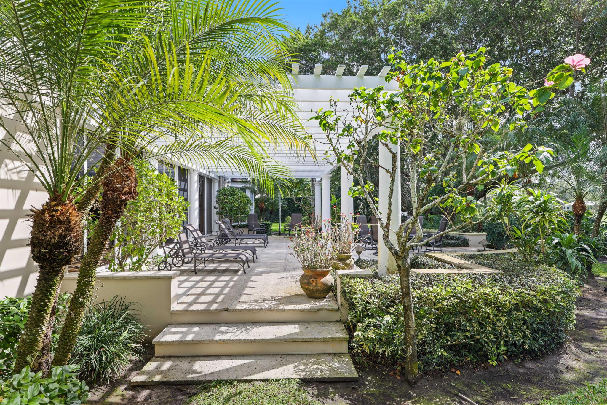 VILLAGE OF GOLF - Residential