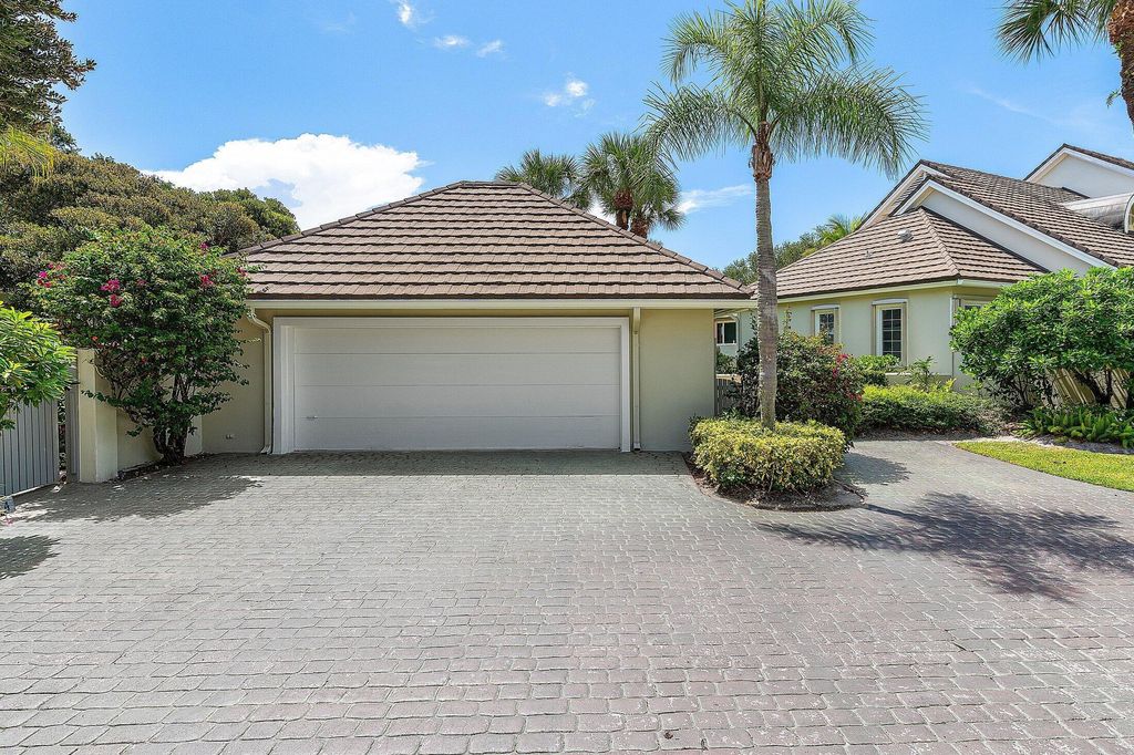 Photo of 2584 Muirfield Court, Wellington, FL 33414 (MLS # B26032960)