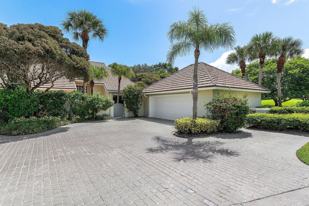 Photo of 2584 Muirfield Court, Wellington, FL 33414 (MLS # B26032960)