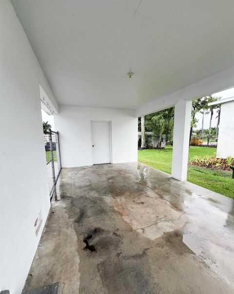 Single Family Residence in Pahokee FL 334 Barfield Highway 7 Highway Hwy 14.jpg