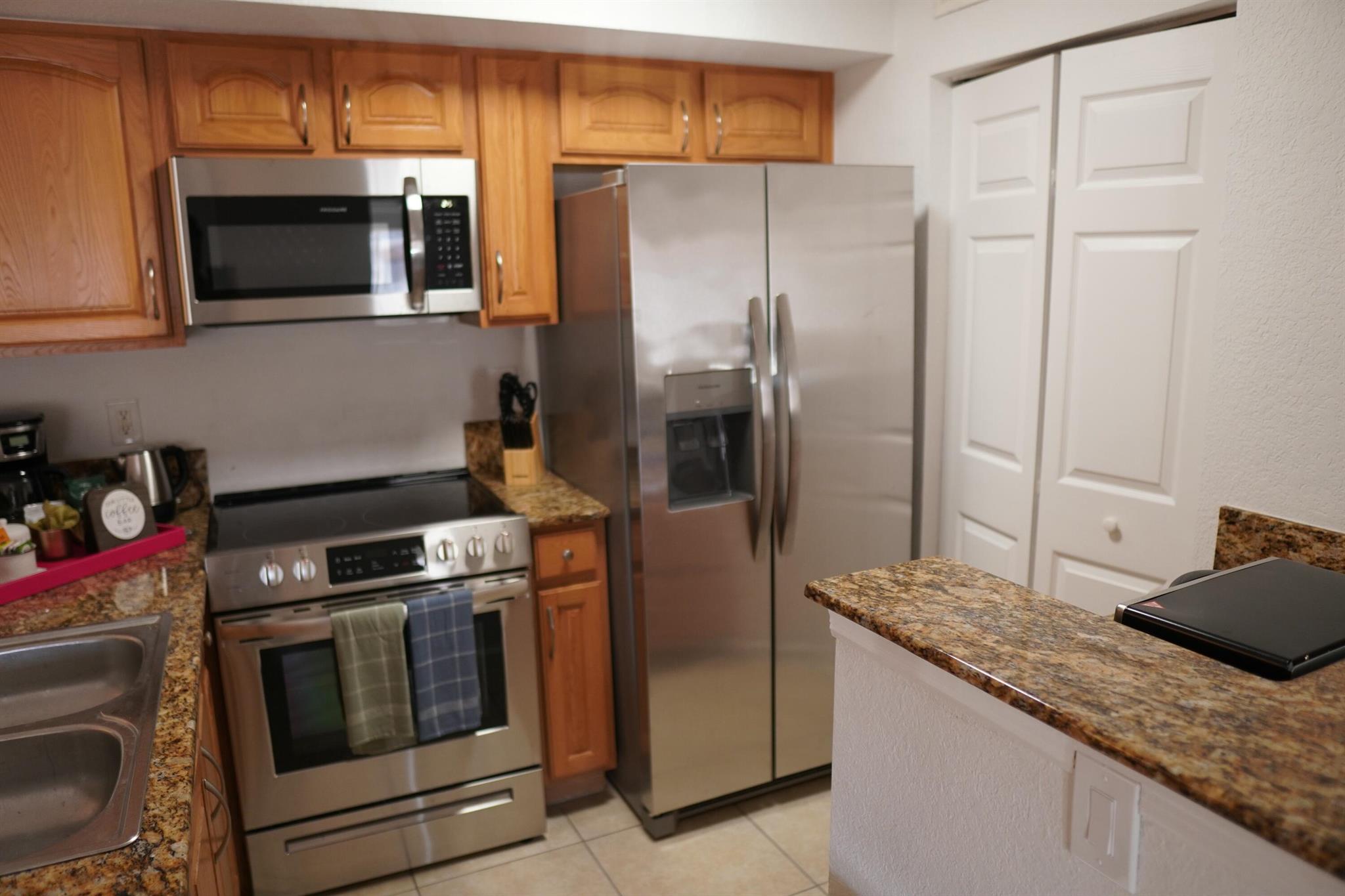 THE CLUB AT ST LUCIE WEST, A CONDOMINIUM - Residential Lease