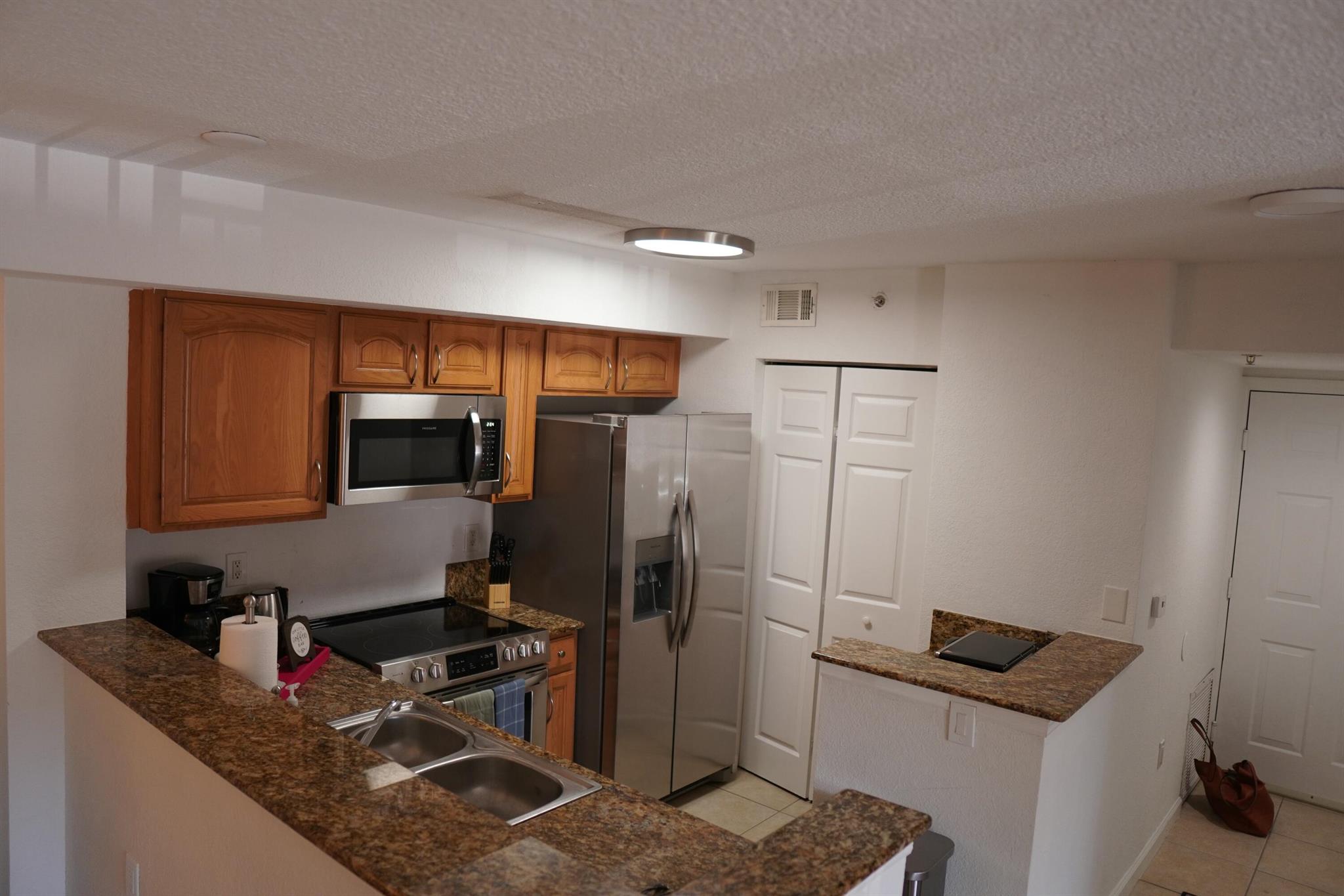 THE CLUB AT ST LUCIE WEST, A CONDOMINIUM - Residential Lease