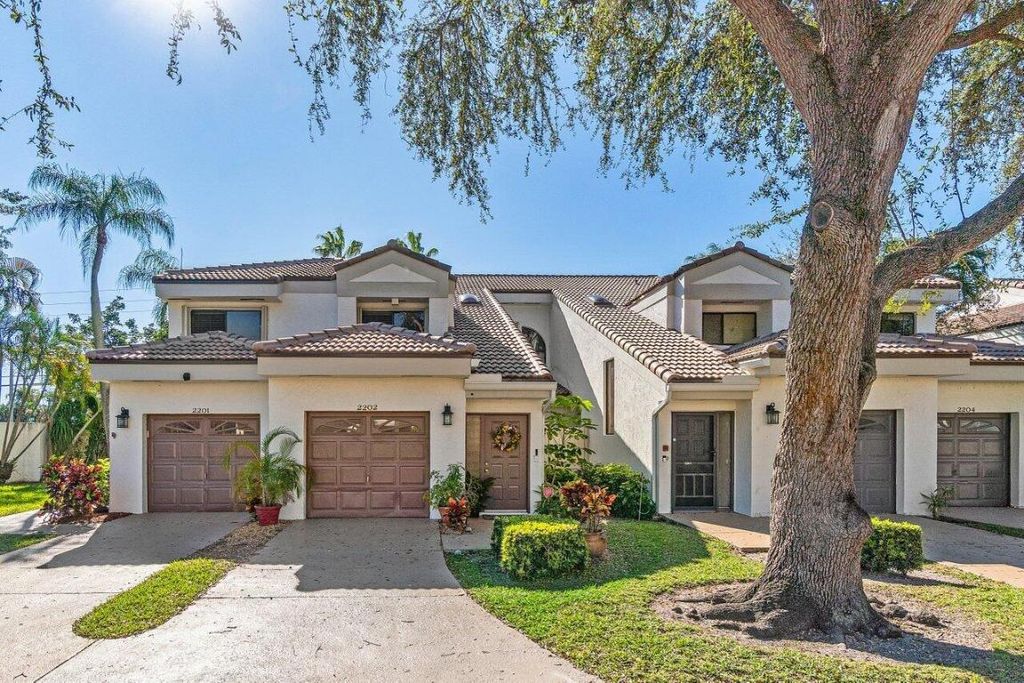 Photo of 2202 Aspen Way #2202, Boynton Beach, FL 33436 (MLS # R11152059)