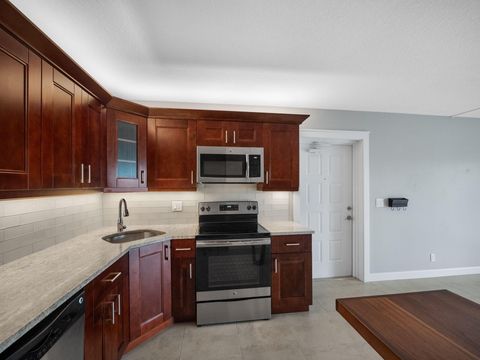 Condominium in West Palm Beach FL 1106 Green Pine Boulevard Blvd 3.jpg