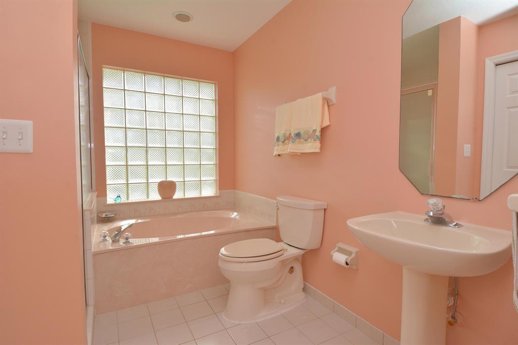 PRESIDENTIAL COVE - Residential