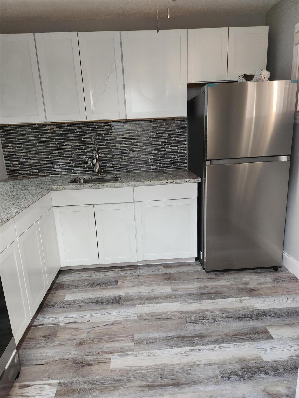 Lake Clarke  Gardens Cond - Residential Lease