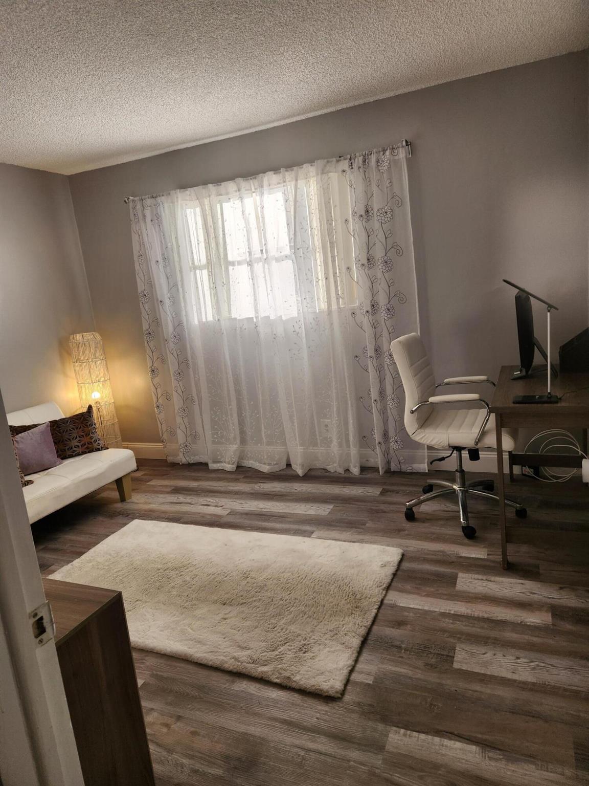 Lake Clarke  Gardens Cond - Residential Lease