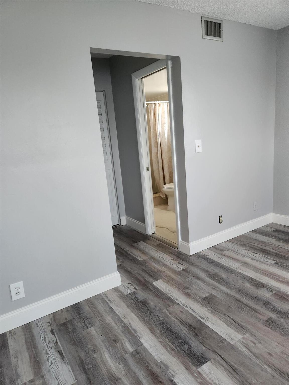 Lake Clarke  Gardens Cond - Residential Lease