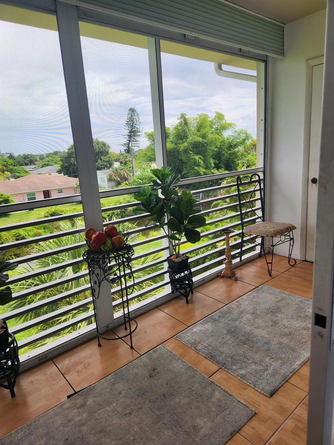 Lake Clarke  Gardens Cond - Residential Lease