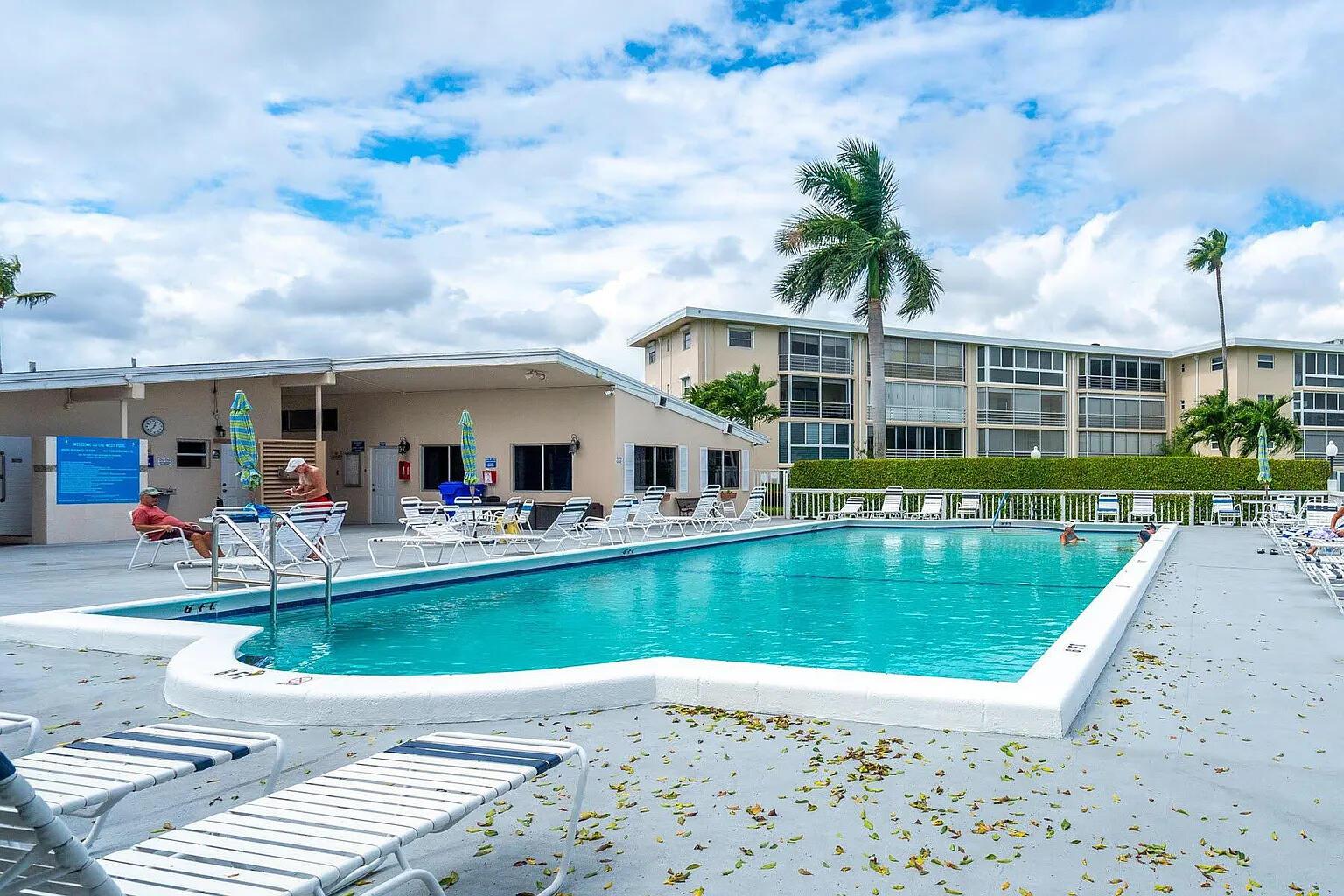 Lake Clarke  Gardens Cond - Residential Lease