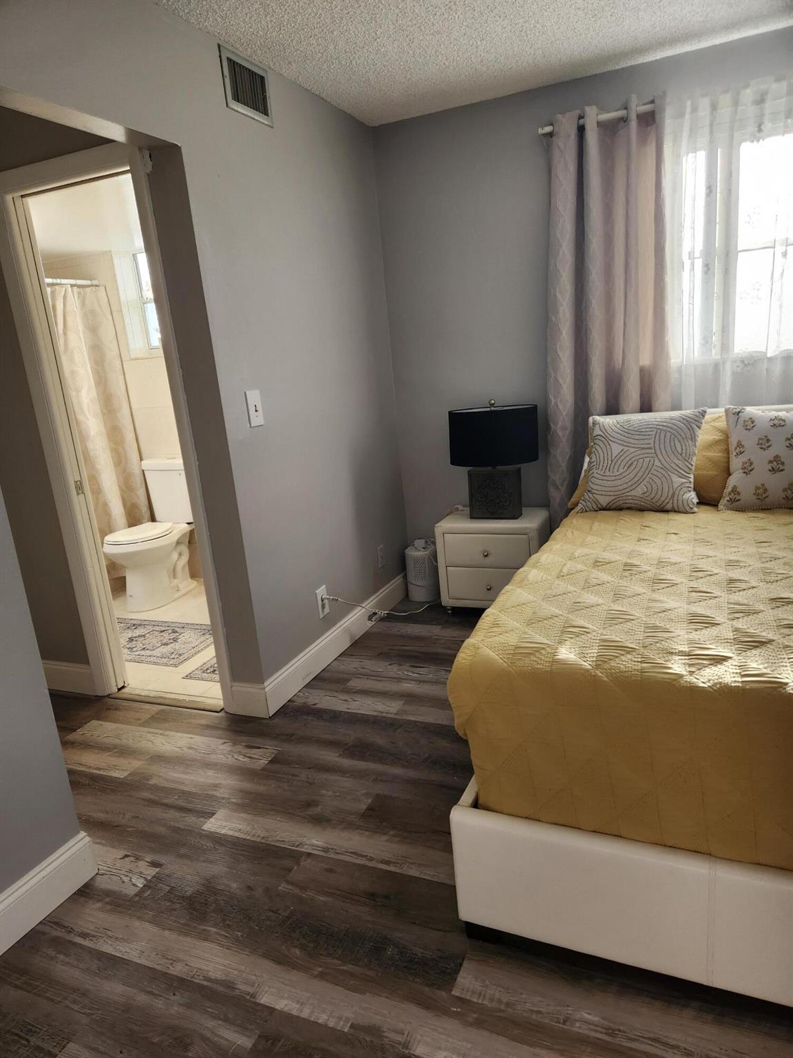 Lake Clarke  Gardens Cond - Residential Lease